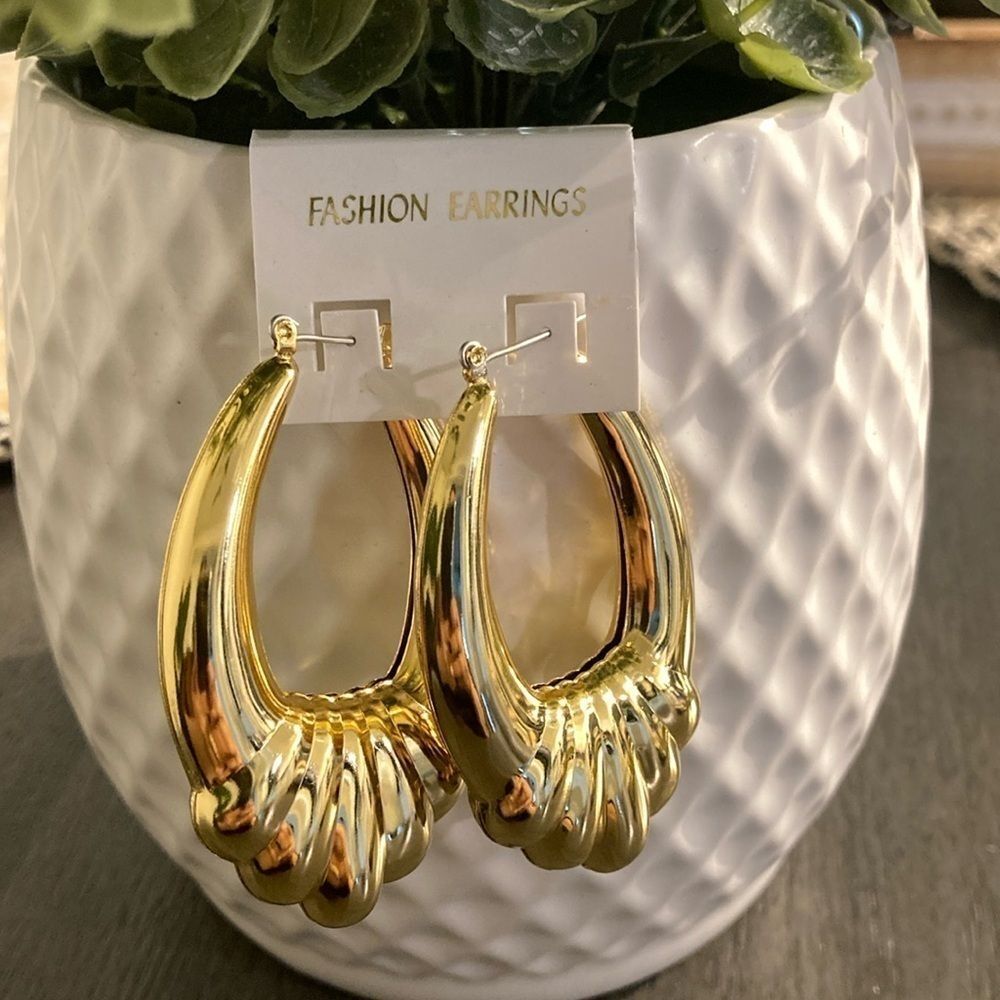 NWT Fashion Earrings Textured Oval Hoop Earrings Gold‎ tone